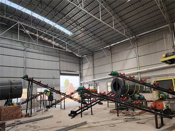 新疆客户6万吨有机肥生产线摆放搭建中
